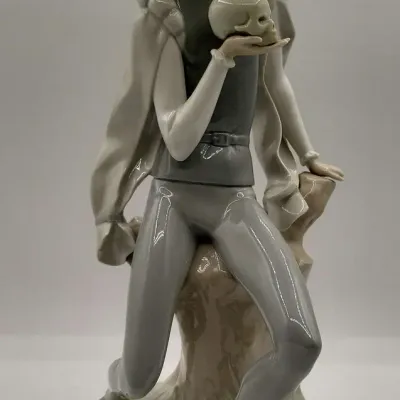 Lladro - Hamlet Figurine - 16in*