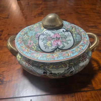 Vintage Chinese Famille Rose porcelain soup tureen c. 19th century (museum quality piece) 