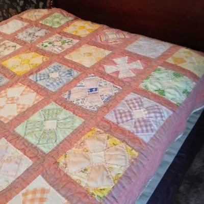 Vintage Patchwork Quilt in Warm Peach & Pastel Tones – 68" x 84"