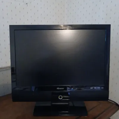 Memorex 19-Inch Widescreen LCD HDTV with Remote (Model MLT1921)