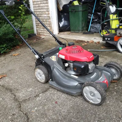 Honda Versamow HRX217 Self-Propelled Lawn Mower (#2)