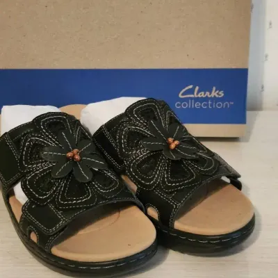 Clarks Women’s Black Floral Slide Sandals – Size 9.5 M