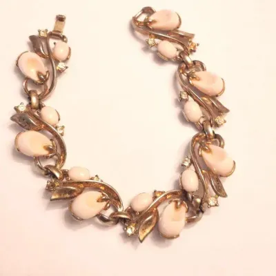 Vintage Crown Trifari Pebble Beach Bracelet – Approx. 7"
