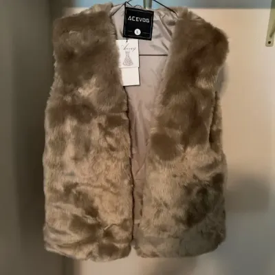 New ACEVOG Faux Fur Stole – Size L