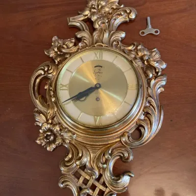 Vintage Syroco Rococo/MCM Style Wall Clock with Key