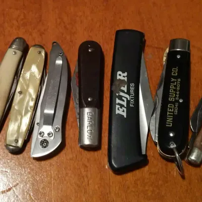 Lot of 8 Vintage & Modern Pocket Knives