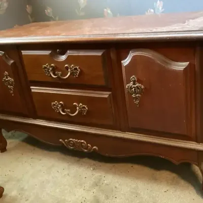 Lane Cedar Chest with Interior Tray