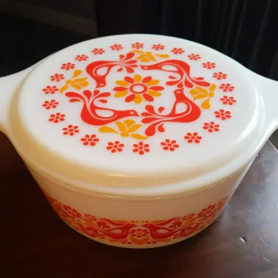 Vintage Pyrex 2.5 Qt. Friendship Pattern Covered Casserole Dish