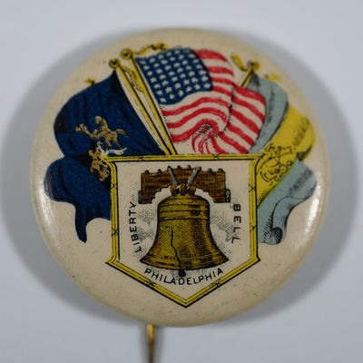 Sale Photo Thumbnail #262: Liberty Bell Philadelphia Pin Pinback