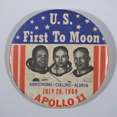 Sale Photo Thumbnail #237: U.S. First To Moon July 20, 1969 APOLLO 11 Pinback