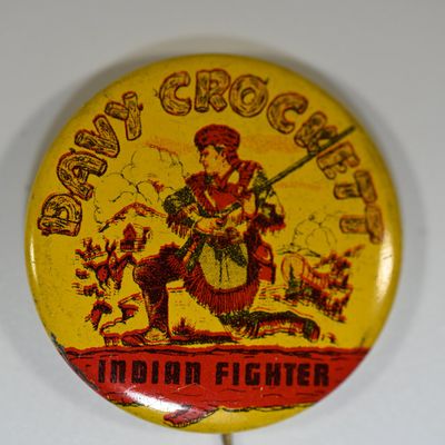 Sale Photo Thumbnail #232: Davy Crockett Indian Fighter circa 1954 TV miniseries Pinback