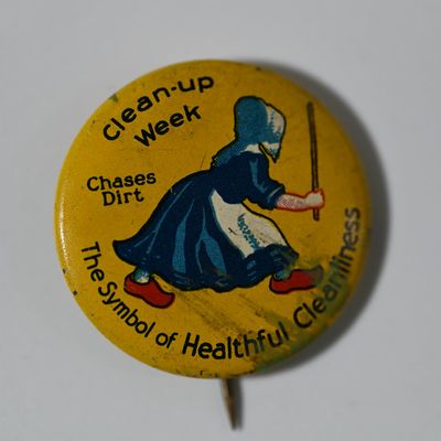 Sale Photo Thumbnail #277: Old Dutch Cleanser Clean-Up Week Pinback