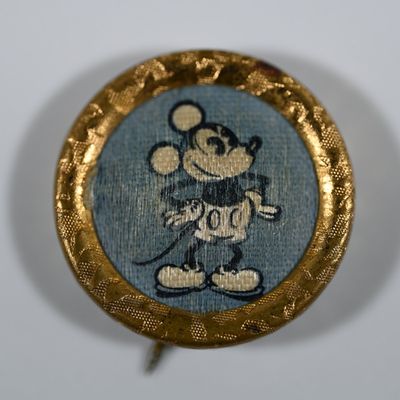 Sale Photo Thumbnail #269: Mickey Mouse Pie Eye - Eyed Pinback Cloth Button Early