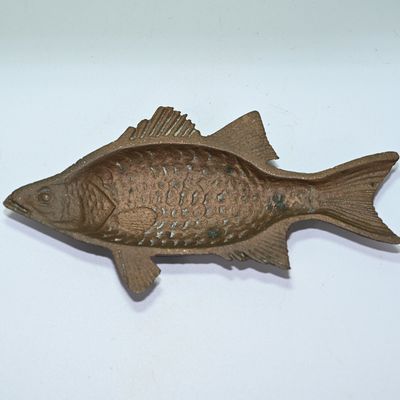 Sale Photo Thumbnail #198: Universal Foundry White Bass Ashtray or Trinket Dish Fishing