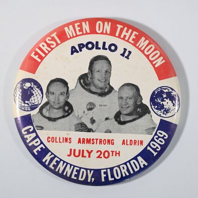 Sale Photo Thumbnail #235: First Men on the Moon APOLLO 11 July 20th Pinback