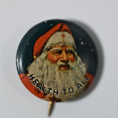 Sale Photo Thumbnail #274: National Tuberculosis Association - Santa - Health To All Pinback