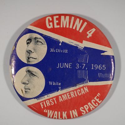 Sale Photo Thumbnail #236: GEMINI 4 June 3-4, 1965 First American Walk in Space Pinback