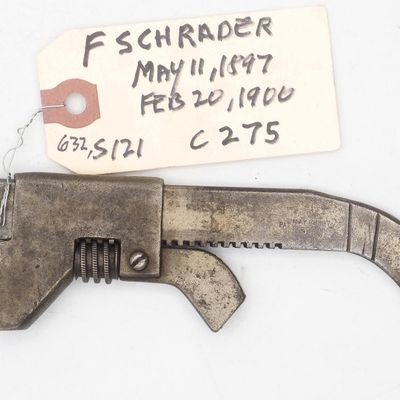 Sale Photo Thumbnail #632: E. Schrader without nub on jaw