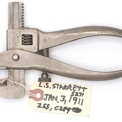 Sale Photo Thumbnail #255: "The L.S. Starrett Co Athol Mass USA