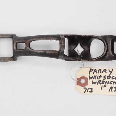 Sale Photo Thumbnail #712: 6.75''L "Parry" whip socket