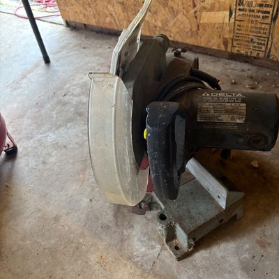 Sale Photo Thumbnail #25: Delta 10-inch compound miter saw, model 36-220 Type 2.