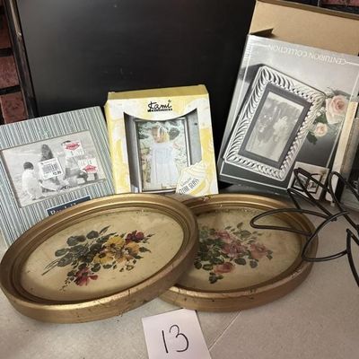 Sale Photo Thumbnail #10: Mixed Frame and Picture Lot