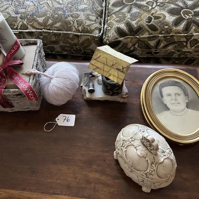 Sale Photo Thumbnail #73: Gift Basket & Decor