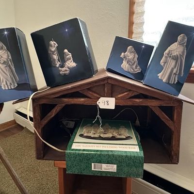 Sale Photo Thumbnail #95: Porcelain Nativity and Creche