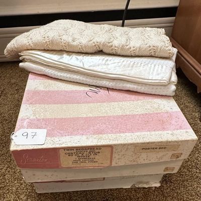 Sale Photo Thumbnail #94: Vtg Scranton Lace Twin Bedspread Box Lot