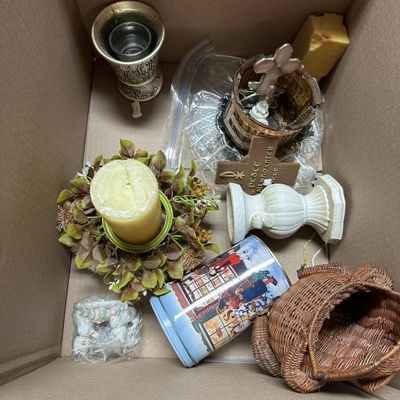 Sale Photo Thumbnail #35: Mixed Box Lot