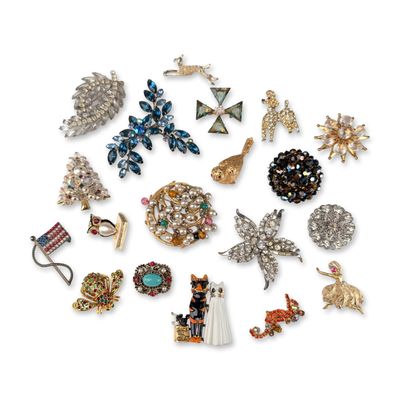 Sale Photo Thumbnail #406: 19pc Vintage Animal and Floral Rhinestone Costume Brooch Pins