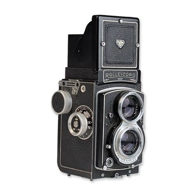 Sale Photo Thumbnail #132: Rolleicord V TLR Medium Format Camera with Schneider Xenar Lens