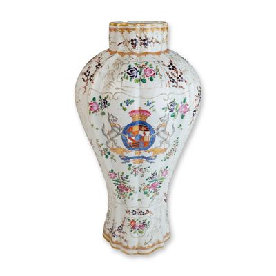 Samson European Porcelain Armorial Fluted Vase