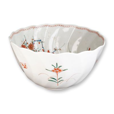 Sale Photo Thumbnail #382: Japanese Kakiemon Porcelain Fluted Bowl Floral