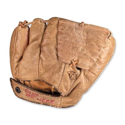 Sale Photo Thumbnail #482: 1950s Phil Cavarretta Autographed Split-Finger Baseball Glove