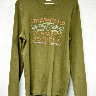 Sale Photo Thumbnail #885: Men's Levi Strauss & Co. long-sleeve waffle knit thermal shirt in olive green, size Large.
