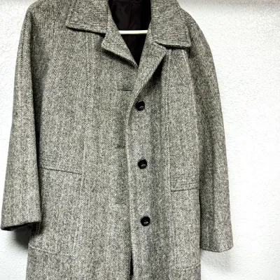 Sale Photo Thumbnail #903: Vintage gray and white herringbone tweed coat featuring a button-up front and notch collar.