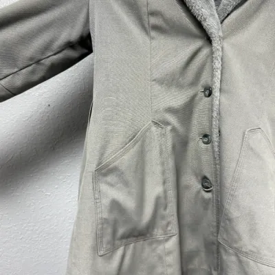 Sale Photo Thumbnail #867: Vintage light gray coat featuring a faux-fur fleece collar, button front, and large patch pockets.