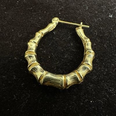 Sale Photo Thumbnail #160: 14K Gold Ribbed Hoop Single Earring T82