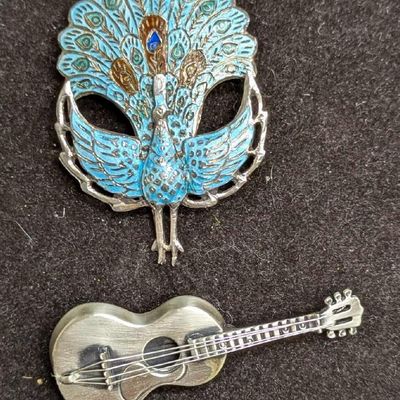 Sale Photo Thumbnail #384: Vintage Siam Sterling Peacock And Beau Sterling Silver Guitar Brooch Pins