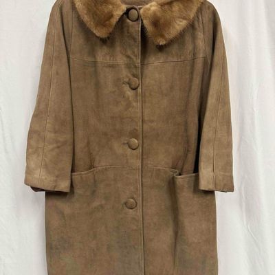 Sale Photo Thumbnail #117: Vintage Tan Suede Mink Fur Collar Coat Button Closure