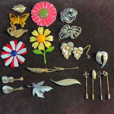 Sale Photo Thumbnail #386: Collection of Vintage Brooch Stick Pin Lot of 20 Twenty Brooches Pins