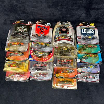 Sale Photo Thumbnail #415: Assorted NASCAR Winners Circle Die-Cast Car Collection Hood Magnet Series 20 Pcs