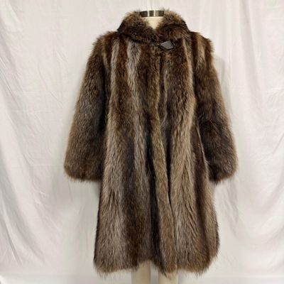 Sale Photo Thumbnail #314: Raccoon Fur Coat Medium Long Length FC4D