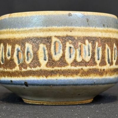 Sale Photo Thumbnail #126: Kahmeyer, Ray (1930-2007) small brown cup, stoneware