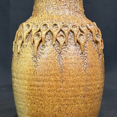 Schlyer, Michael, brown jar, stoneware