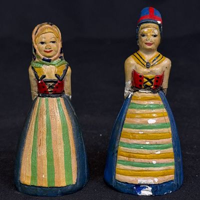 Sale Photo Thumbnail #137: Gunnerson, Oscar (1884-1962) 2 Swedish women figurines, plaster