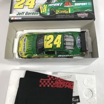 Sale Photo Thumbnail #204: Jeff Gordon #24 Nicorette DuPont Diecast Car