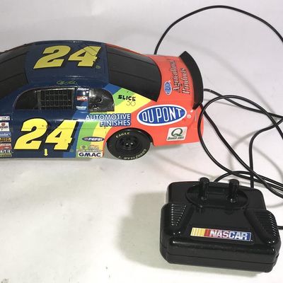 Sale Photo Thumbnail #315: Jeff Gordon Remote Control 1:18 scale car