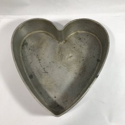 Sale Photo Thumbnail #170: Vintage Cast Heart Cake Pan